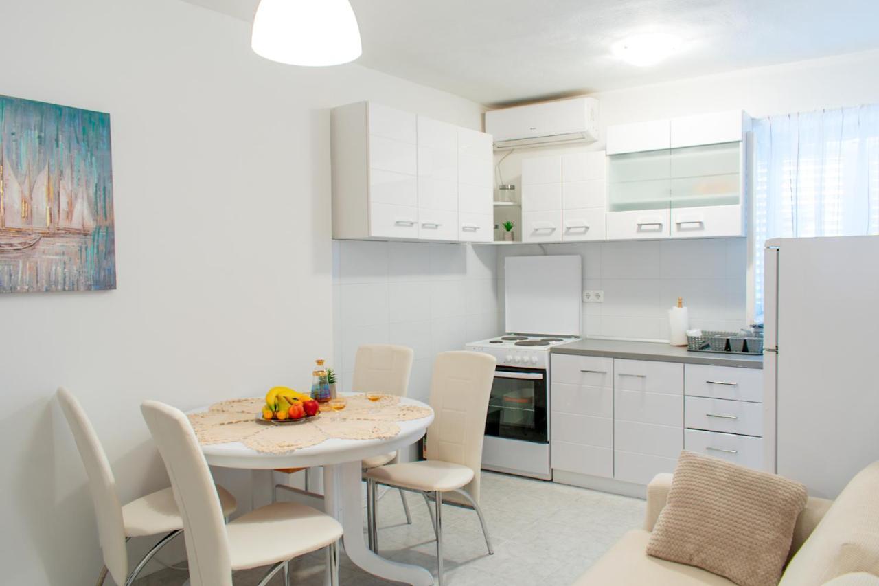 Apartman Karmen Apartamento Kaštela Exterior foto