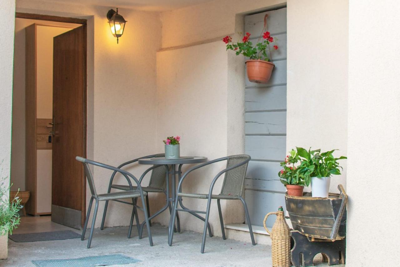 Apartman Karmen Apartamento Kaštela Exterior foto